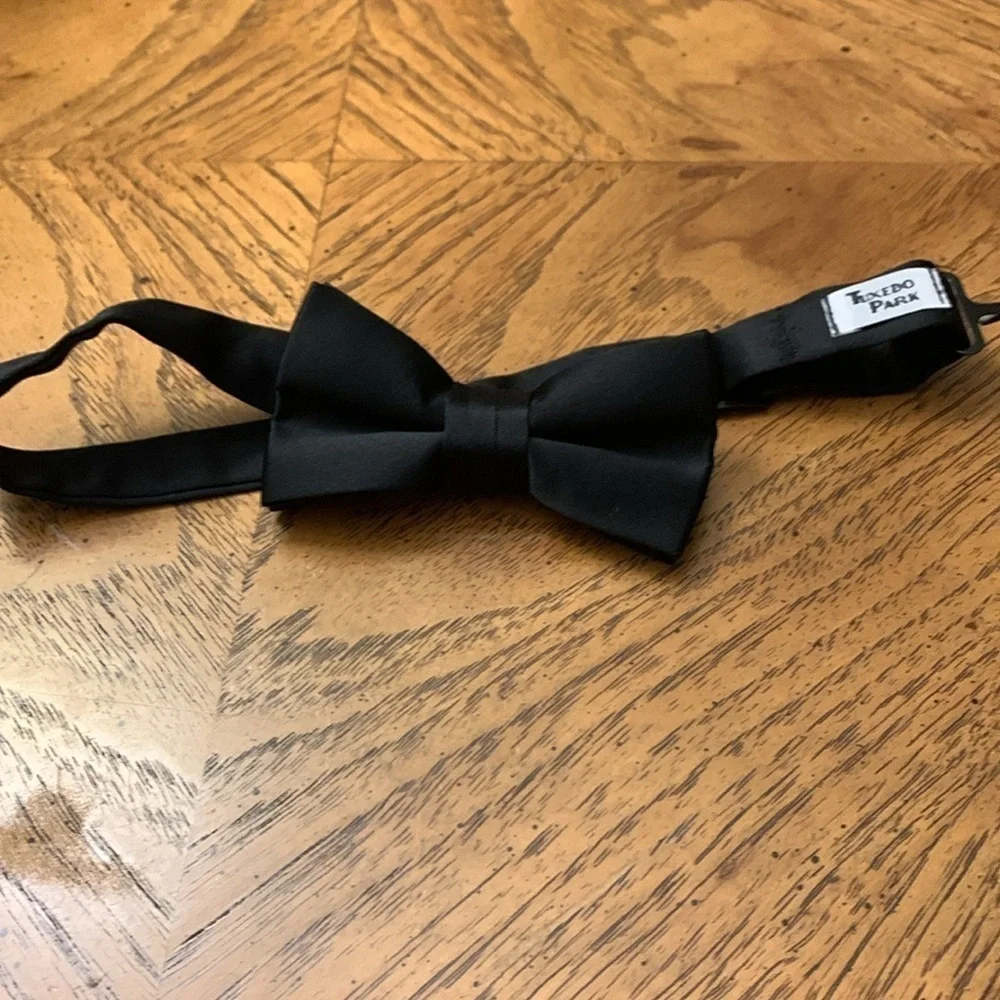 Black bow tie size 15 max